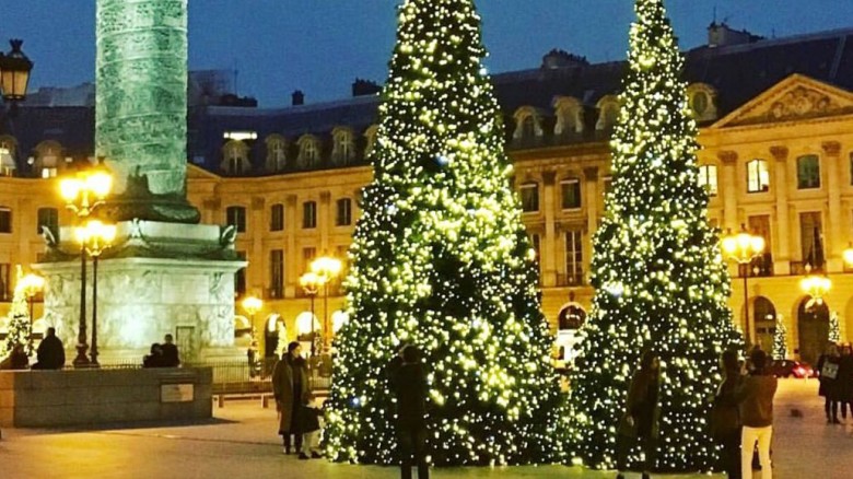 Ruas decoradas para o Natal em Paris