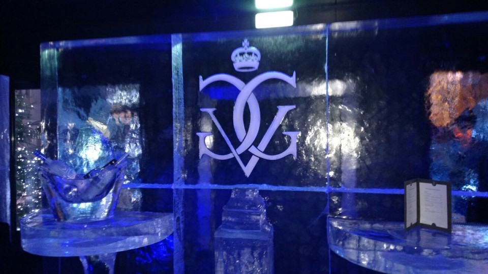 Hotel-George-V-Ice_lounge-Bar-decor-30joursaparis