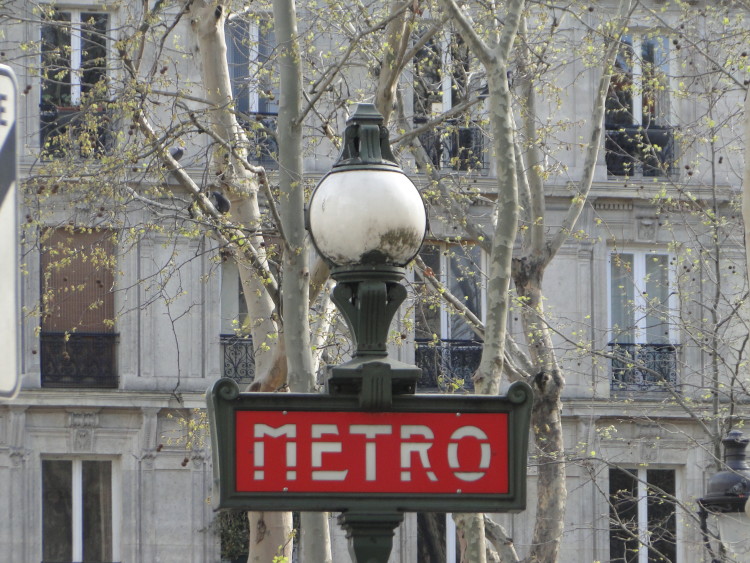 Metrô-Paris-est-ici-placa-30joursaparis-e1490319626588.jpg