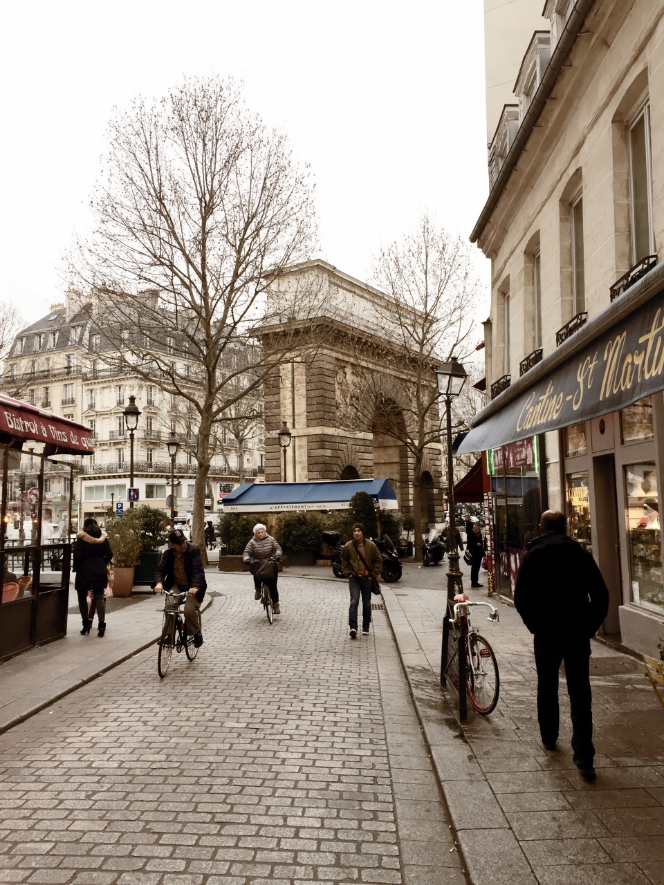 Porte-Saint-Martin-arc-de-triomphe-paris-30joursaparis-960x1280.jpg